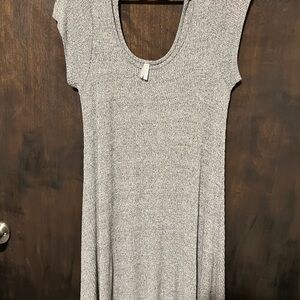 Vanity Scoop Neck Cap Sleeve Midi Dress in Heather Gray